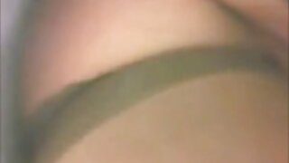 Club Seventeen présente une vidéo passionnante avec Rylie Richman, un cœur doux aux gros seins matures. Elle est toujours une bombasse avide de sexe dont elle aime la fente humide et son anus qu'elle aime plus. Le mec baise sa chatte serrée et son doigt baise son trou anal en levrette.