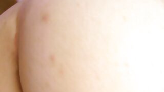 La brune vraiment moche Kyanna Lee fait une pipe super chaude pour du sperme