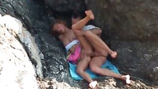 Regardez la vidéo amateur XXX avec la séduisante fille Annet. Elle a faim de sexe et veut sentir votre phallus dur au fond de son vagin. Découvrez une jolie ado nue et se masturbant.