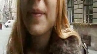 Regardez l'une des meilleures vidéos produites par le site porno Fucking Glasses. Il met en vedette une fille bouclée ramassée qui suce et baise comme une sale salope dans une chambre d'hôtel.