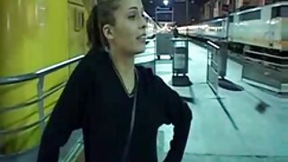 La salope blonde moelleuse Casey Cumz fait une bonne pipe